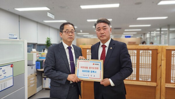 교섭단체 국민의힘 대표의원에게 필요한 대표실이 사실상 분리되어 있지 않은 상황이 지속되며 외부 귀빈 혹은 김동연 지사나 임태희 교육감 등 집행부 요인들이 방문할 시 효율적인 업무 진행에 상당한 장애요소가 되고 있다./ 김두일 기자