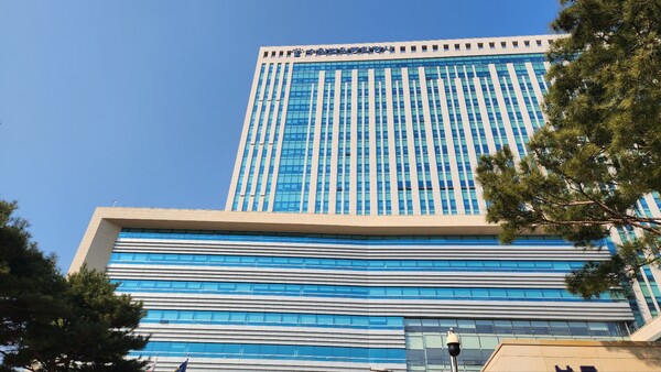 이날 법정에서 원고 측 변호를 맡은 김민호 의원은 ‘김정호 대표의원’을 상대로 1시간이 넘도록 증인심문을 진행한 것으로 알려졌다./ 김두일 기자