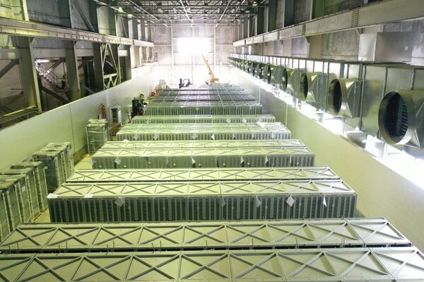 전기차 수요 둔화로 단기적으로 주춤한 움직임을 보이고 있는 K배터리 기업들이 ESS(에너지저장장치)에 투자를 집중하며 돌파구를 마련하고 있다. / 연합뉴스