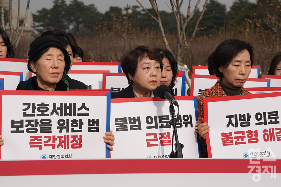 대한간호협회 탁영란 회장이 14일 오전 서울 여의도 국회 앞에서 열린 의료개혁 적극 지지 및 의료정상화 5대 요구사항 추진 촉구 긴급기자회견에서 발언하고 있다. /최대성 기자 dpdaesung@sporbiz.co.kr 2024.02.14.