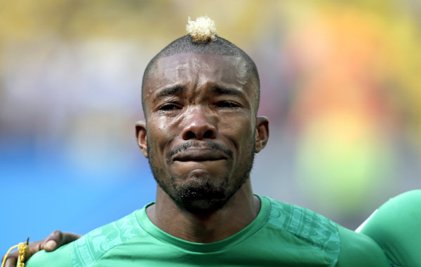 2014 FIFA 브라질 월드컵 C조 2차전 콜롬비아전을 앞두고 눈물을 흘리는 디에. /연합뉴스