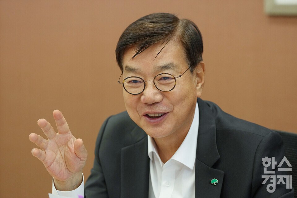 황영기 초록우산어린이재단 회장이 15일 오전 서울 종로구 서머셋팰리스서울 호텔에서 열린 '시총 200대 기업 ESG 평가 자문위원단 정례 회의'에서 발언하고 있다. /최대성 기자 dpdaesung@sporbiz.co.kr 2024.02.15.