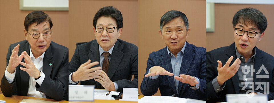 황영기 초록우산어린이재단 회장(왼쪽부터), 조명래 단국대 석좌교수, 김연명 중앙대 사회복지학과 교수, 이우종 서울대 경영대학 교수가 15일 오전 서울 종로구 서머셋팰리스서울 호텔에서 열린 '시총 200대 기업 ESG 평가 자문위원단 정례 회의'에서 발언하고 있다. /최대성 기자 dpdaesung@sporbiz.co.kr 2024.02.15.