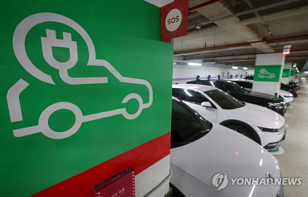 지난 20일 서울의 한 전기차 주차장에 차량들이 주차돼 있다 / 연합뉴스 제공