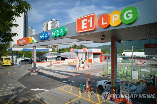 E1은 소비자 부담 경감을 위해 액화석유가스(LPG) 국내 공급 가격을 4개월 연속 동결했다고 1일 밝혔다.