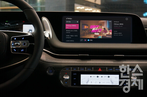 LG유플러스는 제네시스 시리즈에 차량용 동영상 스트리밍 서비스 ‘U+모바일tv’를 탑재했다. / LG유플러스