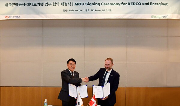 한국전력이 덴마크 에네르기넷과 안정적 계통운영 기술협력을 위한 기술교류 MOU를 체결했다. / 한국전력 제공