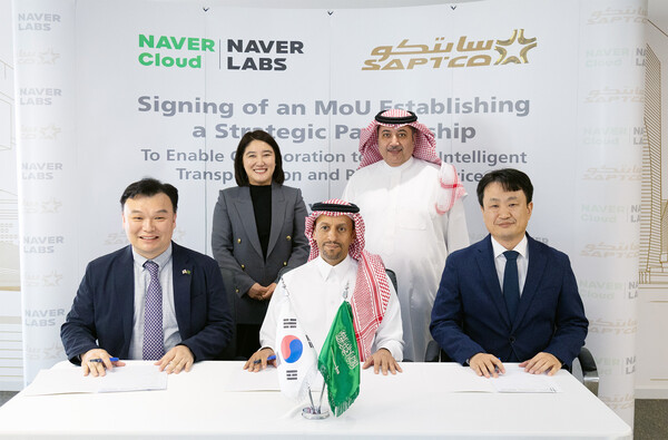 네이버와 SAPTCO는 지난 6일 사우디아라비아 현지에서 업무협약을 체결했다./ 네이버 제공