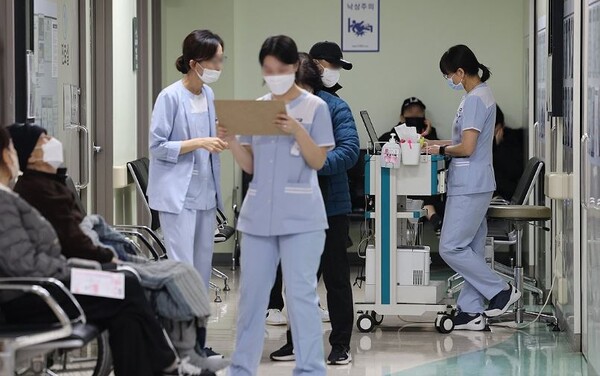 한 대학병원에서 근무 중인 간호사들의 모습. /연합뉴스 제공