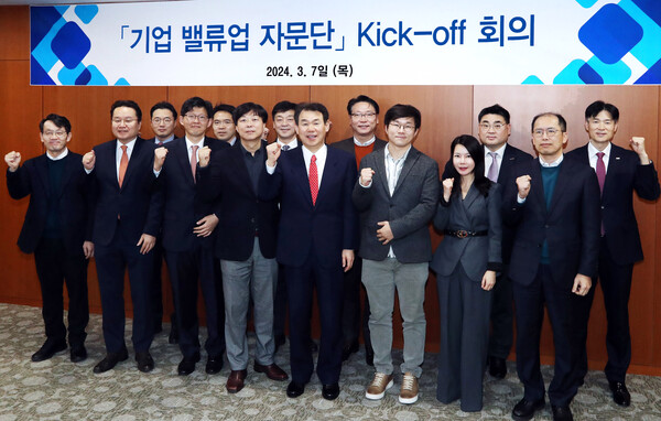 한국거래소는 ‘기업 밸류업 자문단’을 구성하고 킥오프(Kick-off) 회의를 개최했다고 7일 밝혔다. /한국거래소