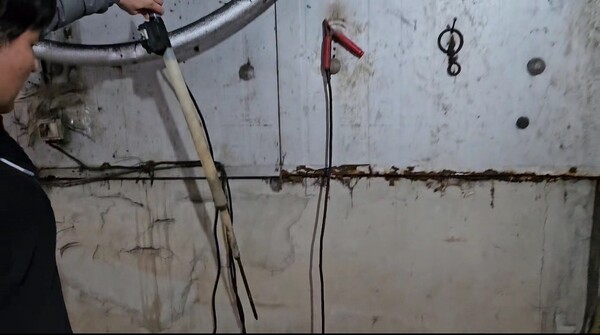 경기도(지사 김동연) 특별사법경찰단은 12일 의정부시에서 전기 쇠꼬챙이 등을 이용해 개를 잔인하게 도살한 현장을 적발하고 수사에 들어갔다./ 경기도 제공 