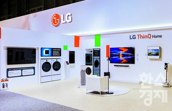 LG전자가 중국  최대 가전 박람회인 AWE 2024에 참가해 프리미엄 제품과 YG 고객을 겨냥한 제품을 대거 선보였다. / LG전자