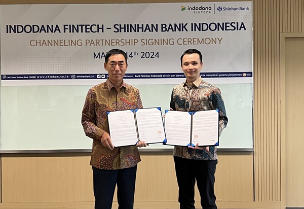 신한은행이 지난 14일 신한인도네시아은행이 디지털 플랫폼 대출시장 기반 확대를 위해 인도네시아 전자결제업체 ‘인도다나(PT Artha Dana Teknologi Indodana)’와 전략적 업무 협약을 체결했다고 15일 밝혔다. /신한은행 제공