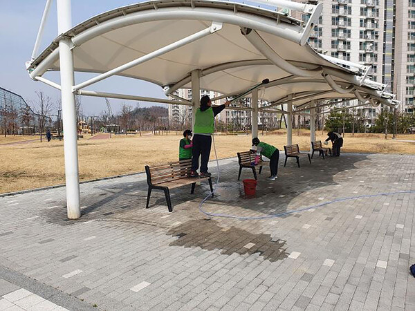 성남시(시장 신상진)는 오는 3월 20일부터 26일까지 62곳 모든 근린·주제공원을 대상으로 ‘봄맞이 대청소’에 나선다./ 성남시 제공