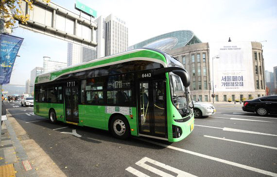 서울시내의 전기버스. / 연합뉴스. 