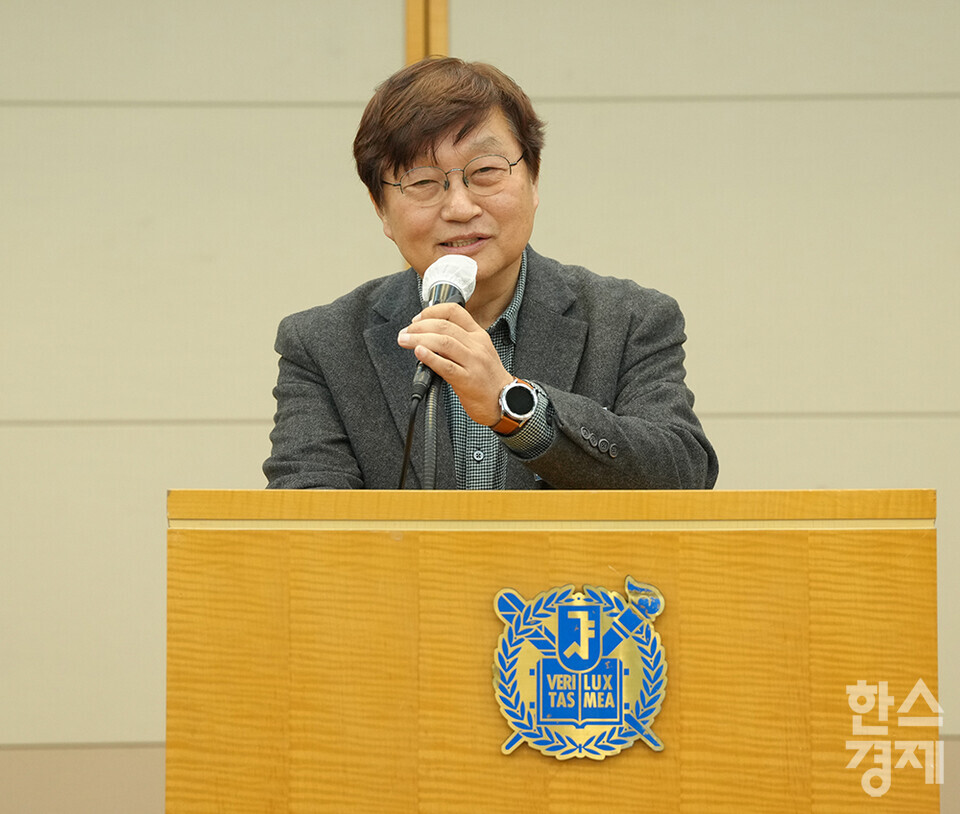 전의찬 환경대학원 동창회장이 22일 오후 서울 관악구 서울대학교 호암교수회관에서 열린 제3기 ESG 전문가과정 출범식에서 “3기 펠로우들이 다음 100년을 향한 발걸음도 함께 하길 희망한다”라며 축사를 하고 있다. /최대성 기자 dpdaesung@sporbiz.co.kr 2024.03.22.