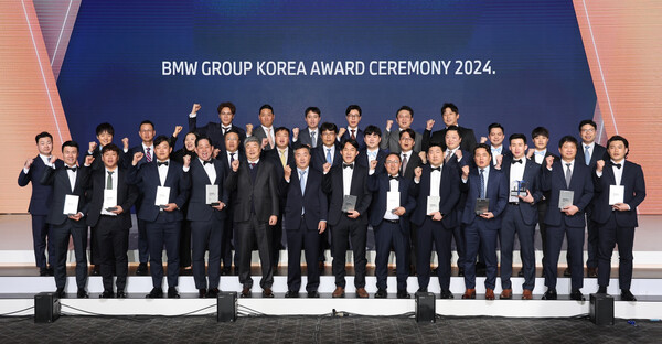 ’BMW 그룹 코리아 어워드 2024’에서 수상한 삼천리 모터스 임직원 단체사진 / 삼천리 모터스 제공