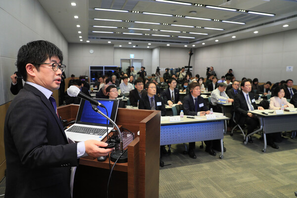  마스다 미키토 고마자와대학 교수가 28일 FKI타워 컨퍼런스센터에서 열린 '저출산과 지역소멸 극복을 위한 기업의 역할' 세미나에 참석해 주제발표를 하고 있다. /한국경제인협회