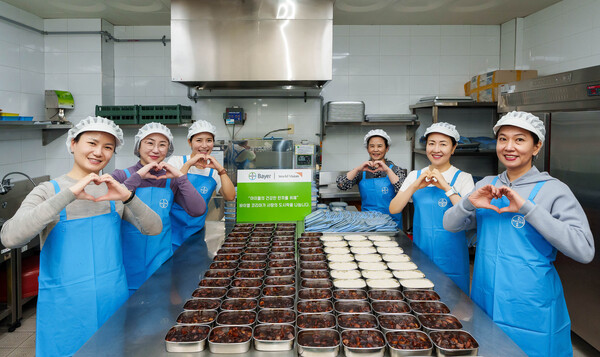 바이엘 코리아가 '사랑의 도시락' 봉사활동에 참여했다. /바이엘 코리아 제공