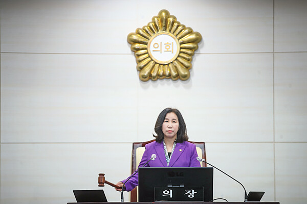 김경희 의장은 “이번 임시회는 인구 100만 돌파에 따른 특례시 전환을 앞두고 화성시와 화성시의회의 조직개편 관련 조례안 처리를 위해 소집되었다.”라고 개회사를 전했다./ 화성시의회 제공
