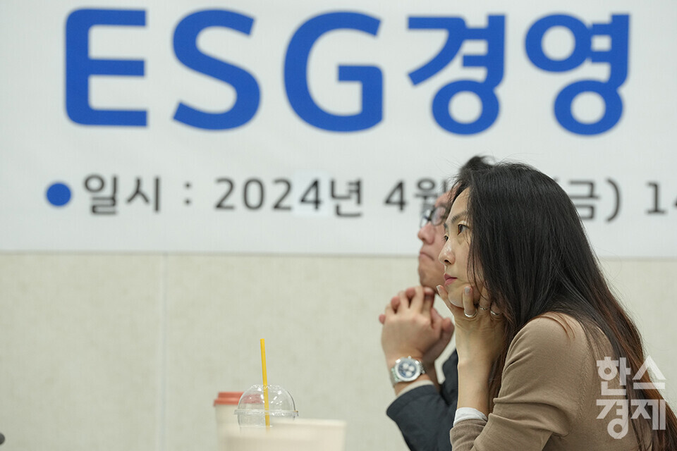 서울대학교 환경대학원 ESG 전문가 과정 제3기 펠로우들이 지난 5일 오후 경기주택도시공사를 방문해 공사의 ESG 활동과 주요성과에 대한 설명을 경청하고 있다. /최대성 기자 dpdaesung@sporbiz.co.kr 2024.04.06.