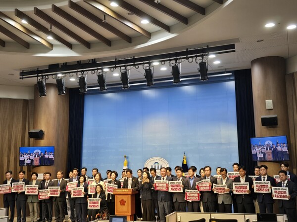 더불어민주당 박주민 의원이 지난 15일 채상병 특검법 통과를 촉구하는 기자회견을 열었다. /박시하 기자