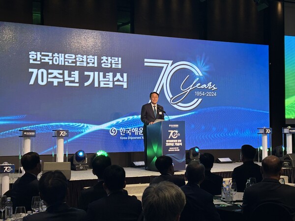 지난 17일 ‘한국해운협회 창립 70주년 기념식'에서 강도현 해양수산부 장관이 축사를 전하고 있다. / 김우정 기자