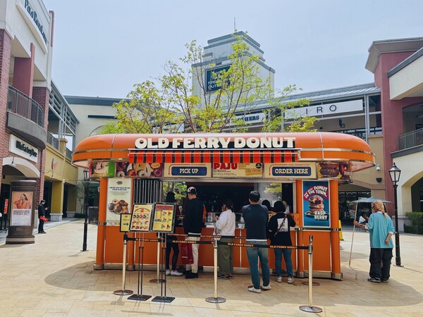 파주 프리미엄 아울렛에 오픈한 올드페리도넛 매장 / 신세계사이먼 제공