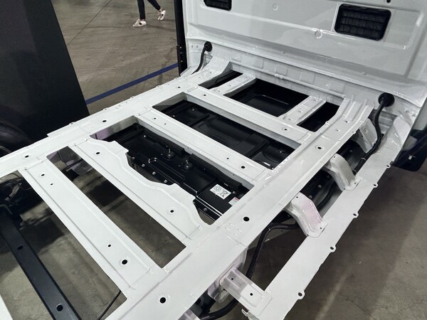  ST1에 탑재된 배터리 / 김우정 기자