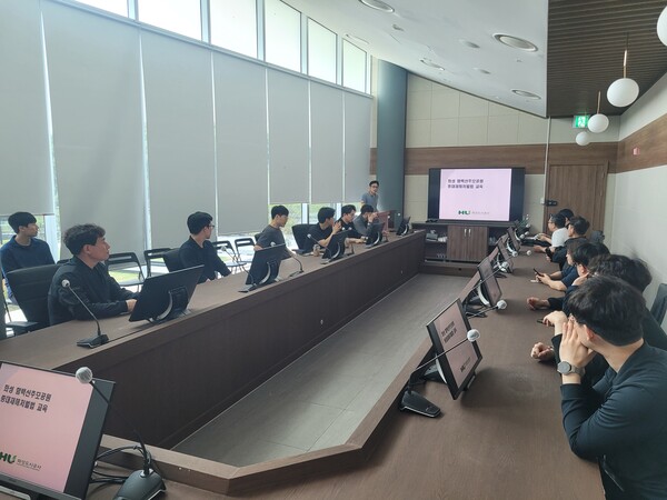 화성도시공사는 화성 함백산추모공원에서 직원들의 안전 의식 강화와 중대산업재해 예방을 위해 특별 교육을 실시했다./ 화성도시공사 제공