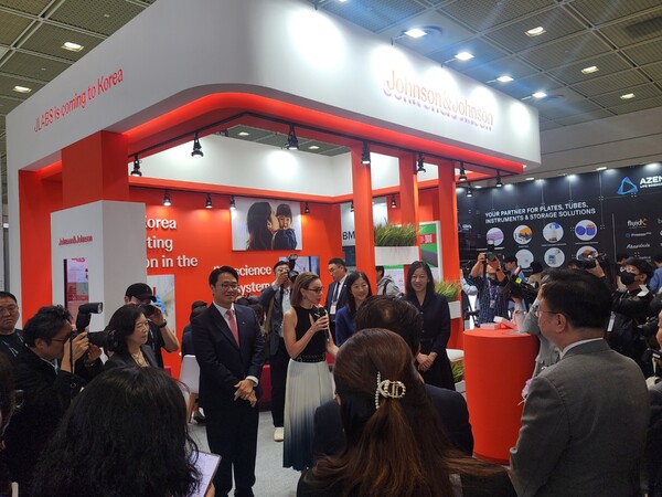 '바이오 코리아 2024'에 참여한 제이랩스 코리아 전시 부스. /이소영 기자