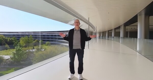 팀 쿡 애플 CEO '렛 루즈'에 등장해 발언하는 모습. 인공지능(AI) 트렌드에 뒤쳐지던 애플은 7일 렛 루즈에서 'AI용' 아이패드를 공개했다.  / 애플 중계화면 캡처