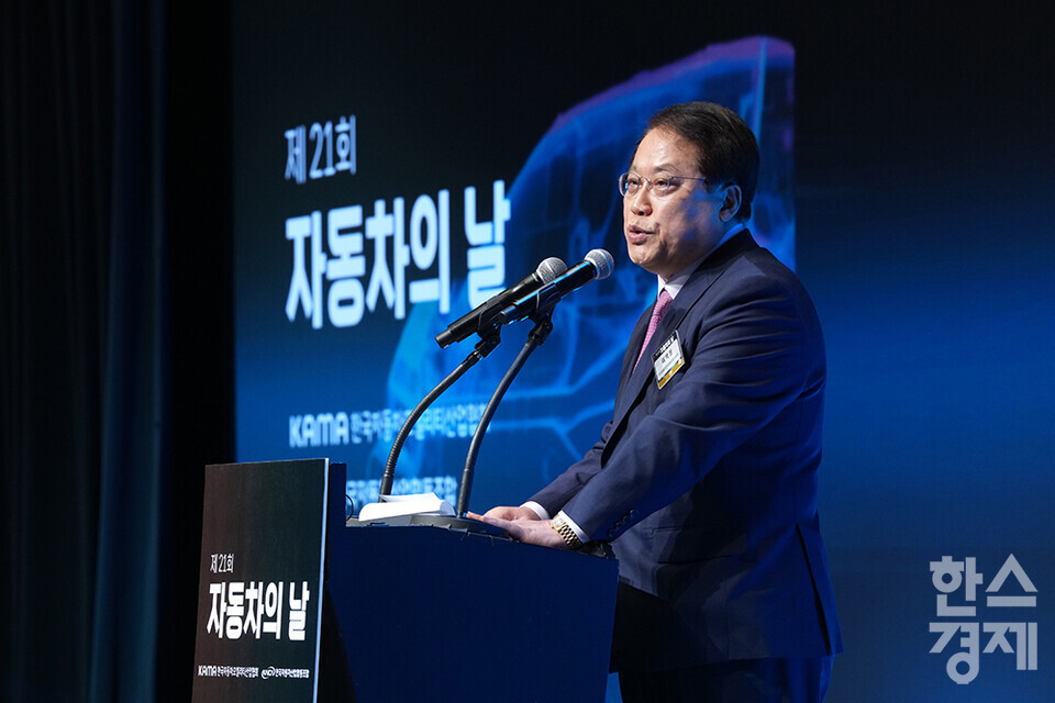 이택성 한국자동차산업협동조합 이사장이 9일 오후 서울 서초구 반포동 JW메리어트 호텔 서울에서 열린 제21회 자동차의 날 기념식에서 환영사를 하고 있다. /최대성 기자 dpdaesung@sporbiz.co.kr 2024.05.09.