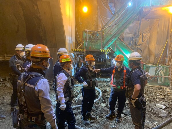 현장 안전점검 모습. (사진=한신공영)