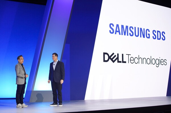 삼성SDS 황성우 대표가 20일 오전 10시(현지시각) 미국 라스베이거스에서 열린 델 테크놀로지스 월드(Dell Technologies World, DTW) 2024 키노트 연설에에서 ‘생성형 AI의 미래와 기업의 하이퍼오토메이션(Hyper-automation)’ 비전을 밝혔다. / 삼성SDS