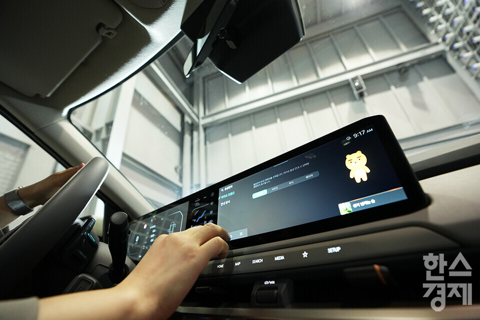 지난 22일 오전 서울 성동구 기아 EV 언플러그드 그라운드에서  'The Kia EV3 포토미디어데이' 행사가 열렸다. EV3는 EV 최초로 생성형 AI 기술을 접목한 기아 AI 어시스턴트가 적용됐다. 또한 차량 내 엔터테인먼트와 디스플레이 테마 등 혁신적인 커넥티비티 사양이 탑재됐다. /최대성 기자 dpdaesung@sporbiz.co.kr 2024.05.22