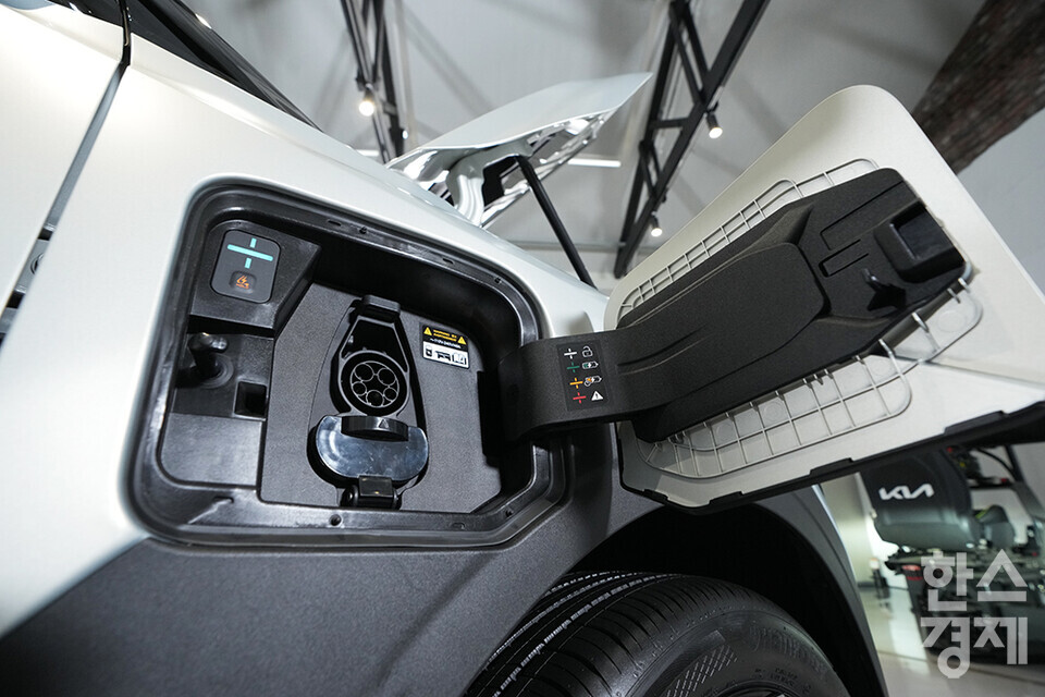 지난 22일 오전 서울 성동구 기아 EV 언플러그드 그라운드에서  'The Kia EV3 포토미디어데이' 행사가 열렸다. EV3는 롱레인지 모델, 17인치 휠 및 산업부인증 기준 1회 충전 시 501km 주행이 가능하다. /최대성 기자 dpdaesung@sporbiz.co.kr 2024.05.22 
