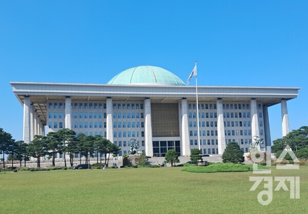 한국경제인협회는 회원사와 국내 주요 기업들의 의견을 수렴해 6대 분야 총 110개 과제가 담긴 ‘22대 국회에 바라는 경제계 110대 입법과제’를 국회에 전달했다. / 조나리 기자