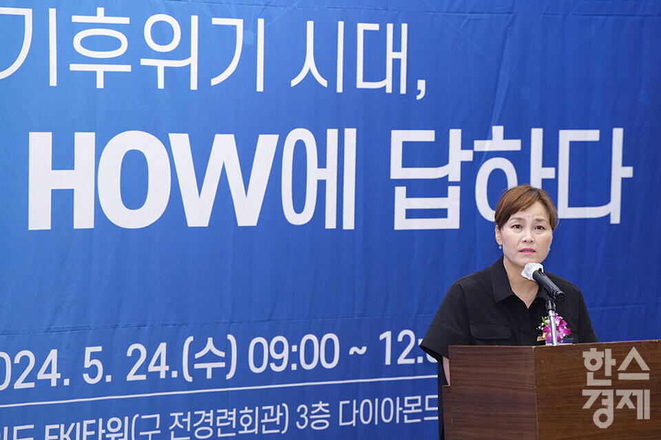 임오경 더불어민주당 국회의원이 24일 오전 서울 여의도 FKI타워 다이아몬드홀에서 열린 '2024 1.5℃ HOW 포럼 & ESG 코리아 어워즈' 개회식에서 축사를 하고 있다. /최대성 기자 dpdaesung@sporbiz.co.kr 2024.05.24. 