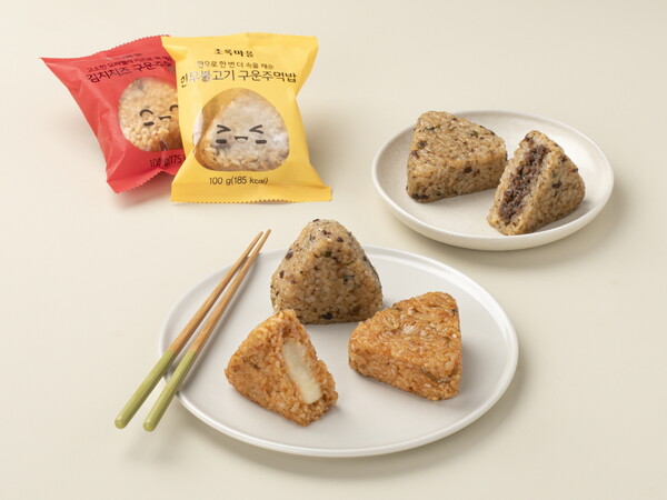 냉동 신제품 구운 주먹밥 2종 / 초록마을 제공 