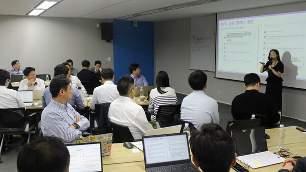 태광그룹은 업무 효율화를 위한 인공지능(AI) 활용을 확산하기 위해 임직원들을 대상으로 `챗(Chat)GPT` 특강을 실시했다고 27일 밝혔다. / 태광그룹
