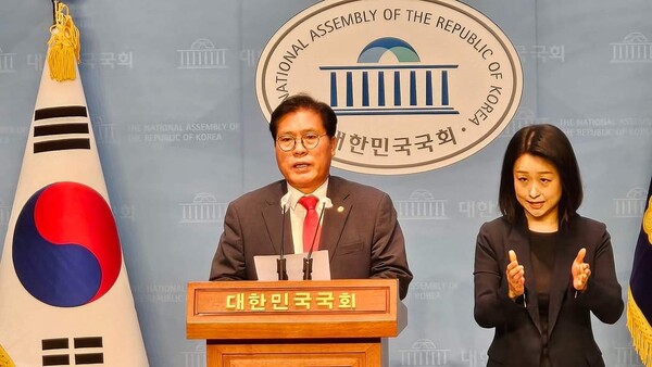 해병대 정훈장교 출신(학사21기)이자 3선 도전에 성공한 송석준 국회의원(국민의힘, 이천시)은 27일 성명서를 통해 민주당의 ’채상병 특검법‘ 재상정 추진에 대한 반대입장을 분명히 했다./ 송석준 국회의원 페이스북 캡쳐