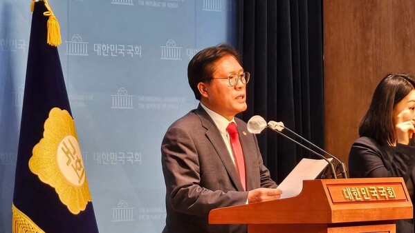 송석준 의원은 “’채상병 특검법‘이 사실상 고발인 자기 입맛에 맞는 검사를 고르겠다는 것으로, 이렇게 되면 수사의 객관성과 중립성이 침해되어 사법시스템의 공정성이 근본적으로 파괴되는 것 아니냐?”라고 반문했다./ 송석준 국회의원 페이스북 캡쳐