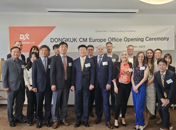 동국씨엠 독일 유럽 지사 개소식 참석 내외빈 단체사진 / 동국씨엠 제공