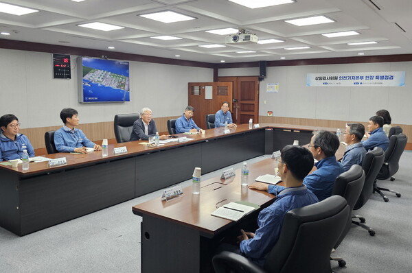 한국가스공사 강진구 상임감사위원이 인천LNG기지 간부들을 대상으로 마약류 오남용에 대한 경각심을 고취하기 위해 '마약 근절 예방 교육'을 진행했다. / 한국가스공사 제공