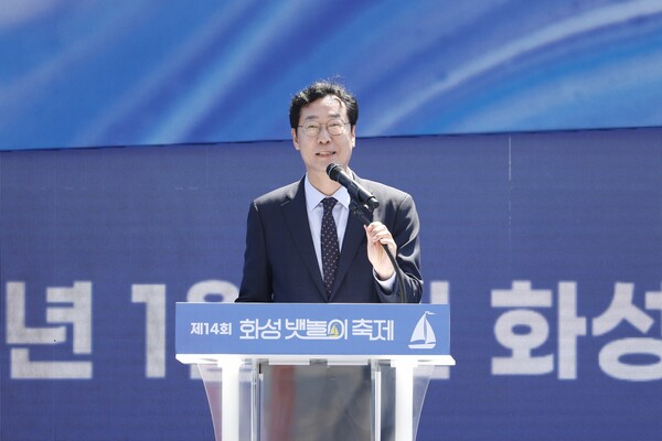 31일 시작된 대한민국 문화관광축제 ‘화성 뱃놀이 축제’가 성대한 개막식을 통해 100만 도시 화성의 위상을 드러냈다./ 화성시 제공