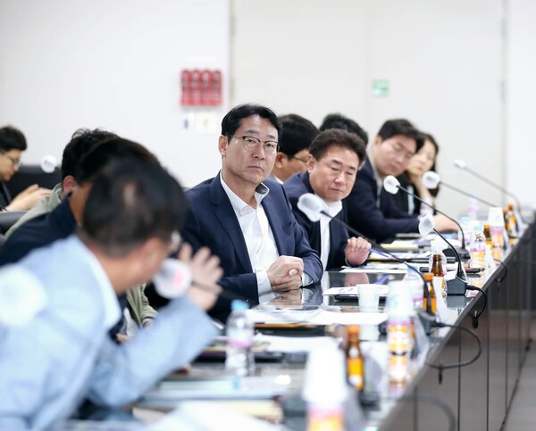 정 시장의 자신감을 뒷받침하듯 화성시는 지난 2023년 3월 100만 특례시 준비위원회 계획(안)을 수립한 뒤 4월에는 특례시 역량강화 공직자 교육 실시(5급 이상 필수)했다./ 점명근 화성시장 페이스북 캡쳐