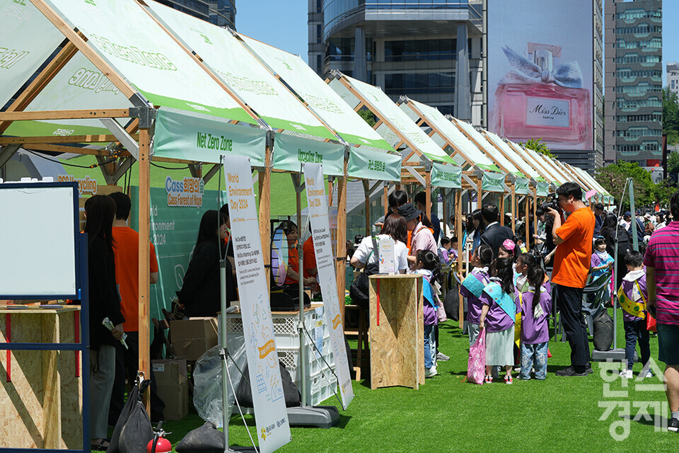 3일 오전 서울 강남구 코엑스에서 강남 그린 페스티벌이 진행되고 있다. 기업·환경단체 등이 참여한 다양한 탄소중립 실천을 위한 전시·체험 행사가 열리고 있다. /최대성 기자 dpdaesung@sporbiz.co.kr 2024.06.03.