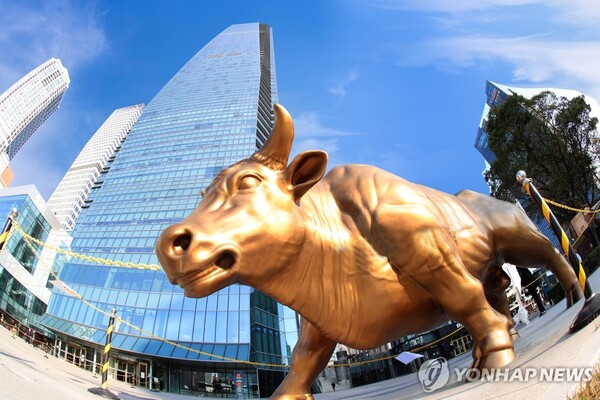 한국거래소가 내년부터 기업지배구조보고서에 '기업 가치 제고 계획' 공시 여부를 의무화한다고 발표했다. / 연합뉴스.