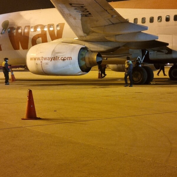 티웨이항공 여객기가 지난 1월 10일 오후 인천국제공항에 착륙하던 중 조류와 충돌했다. / 연합뉴스. 